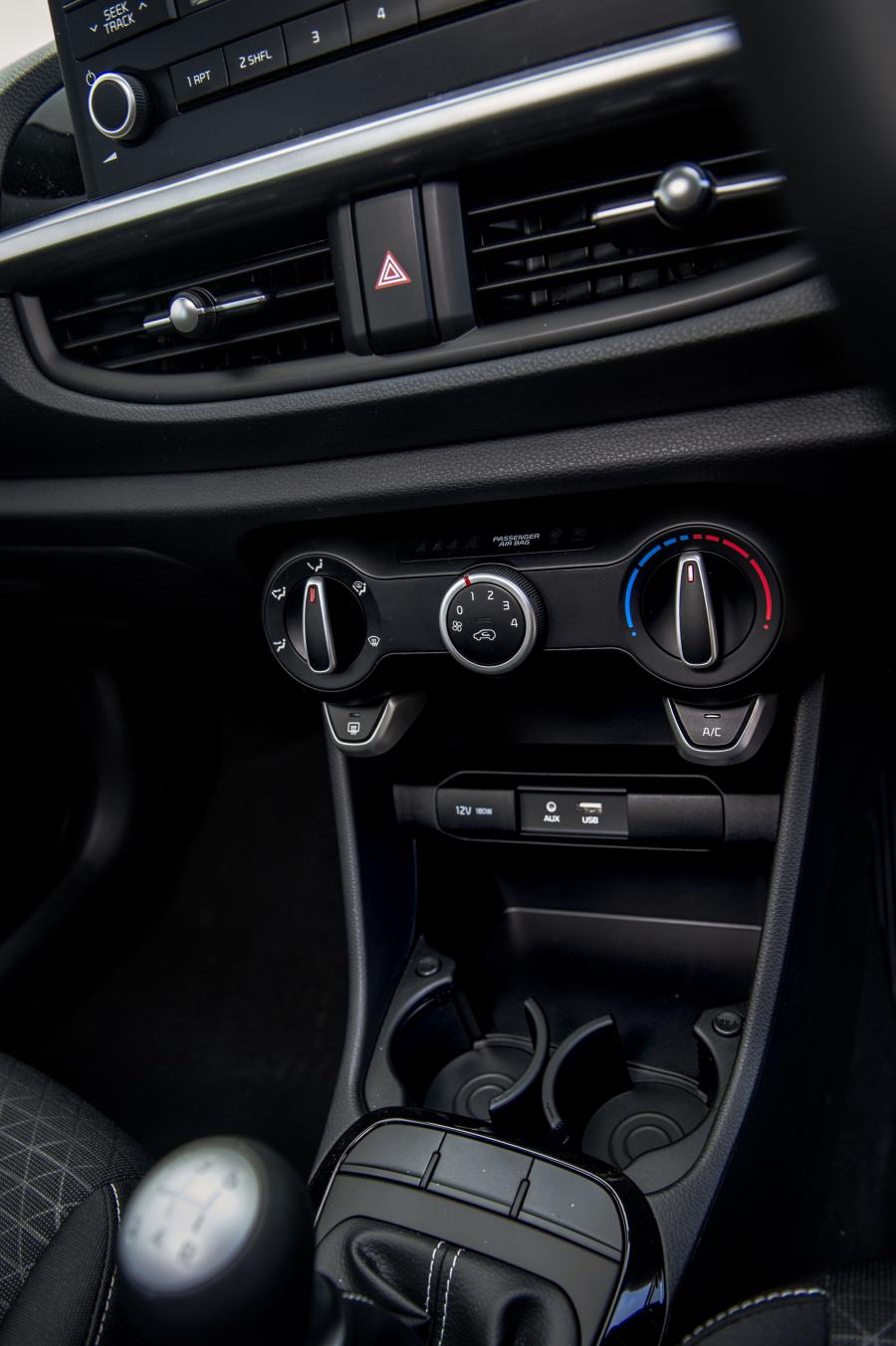Детали интерьера Kia Picanto 2017 года  (UK) (фото 67 из 80)